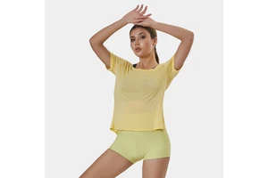 Women's Breathable Lightweight Plus Size Yoga Tops with Spandex Short Sleeves Four-Way Stretch & Front Logo