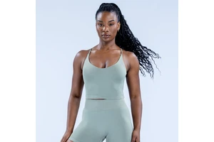 Fashion Dynamic Custom Beauty Back Breathable Seamless Sports Vest for Women Medium Support Cross Back Straps Yoga Fitness Tops